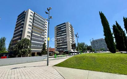 Exterior view of Flat for sale in Valladolid Capital  with Heating, Terrace and Balcony