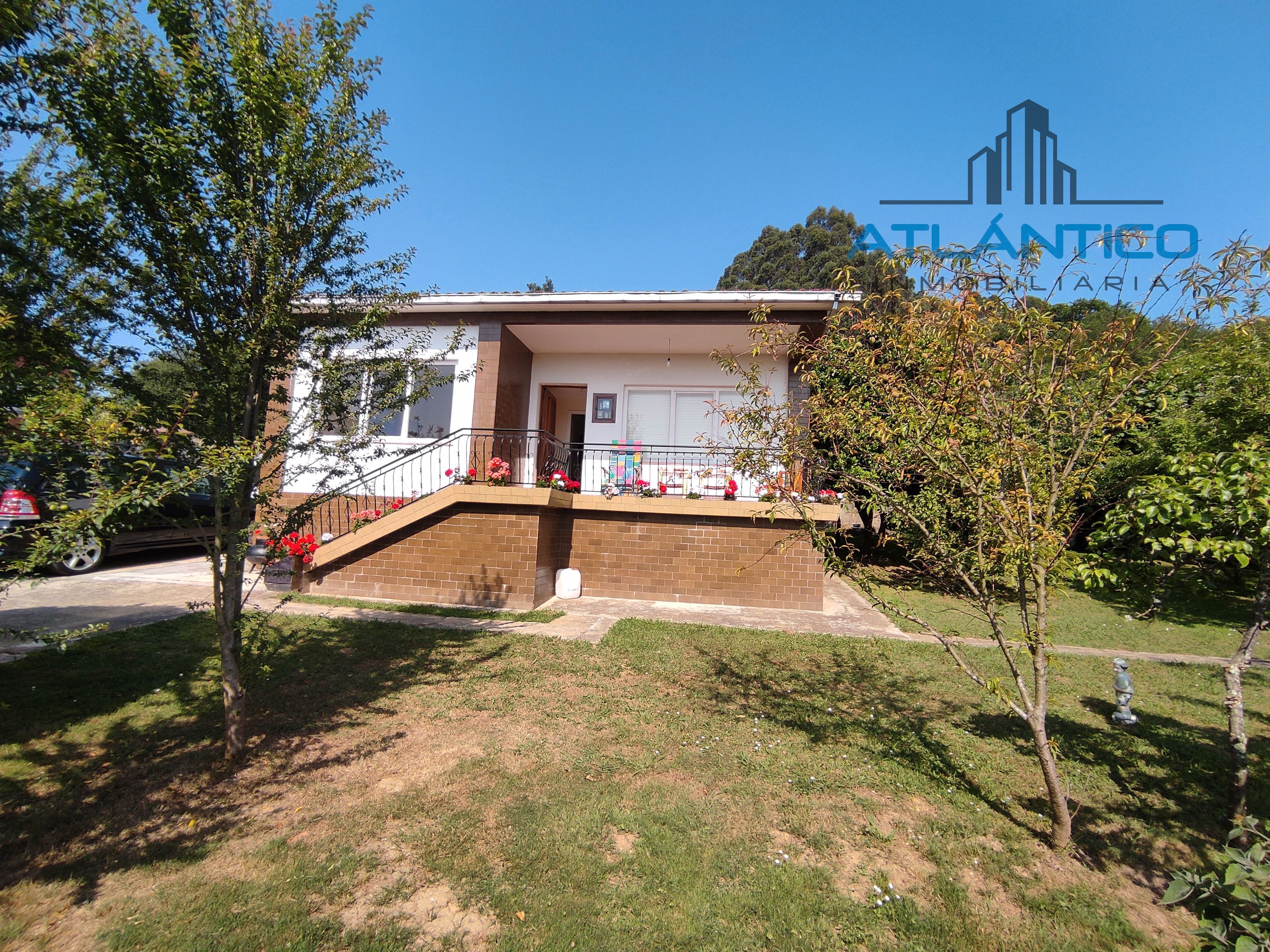 Vista exterior de Casa o xalet en venda en Oleiros amb Jardí privat, Terrassa i Traster