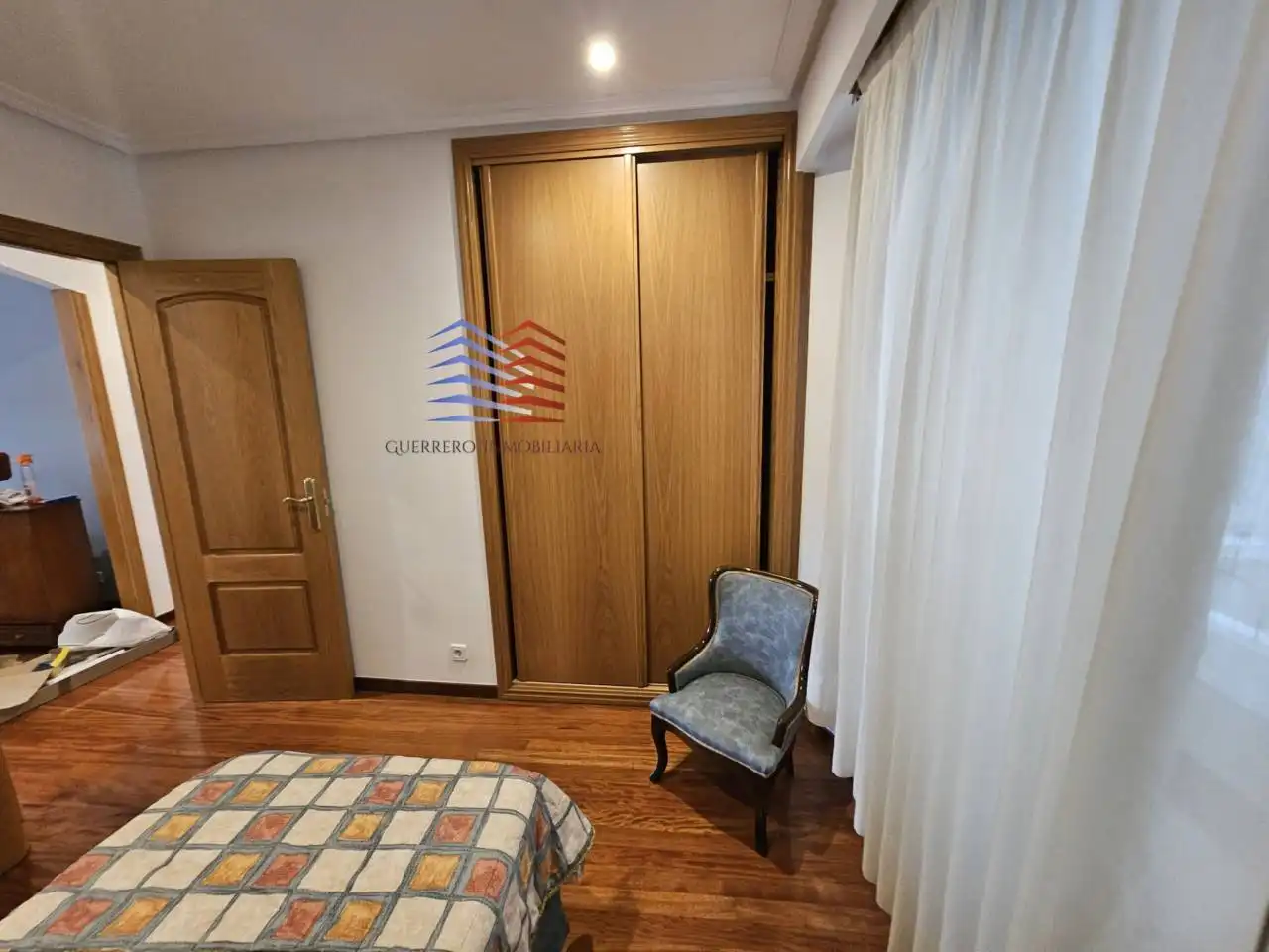 Dormitori de Pis de lloguer en Ourense Capital  amb Calefacció, Parquet i Traster
