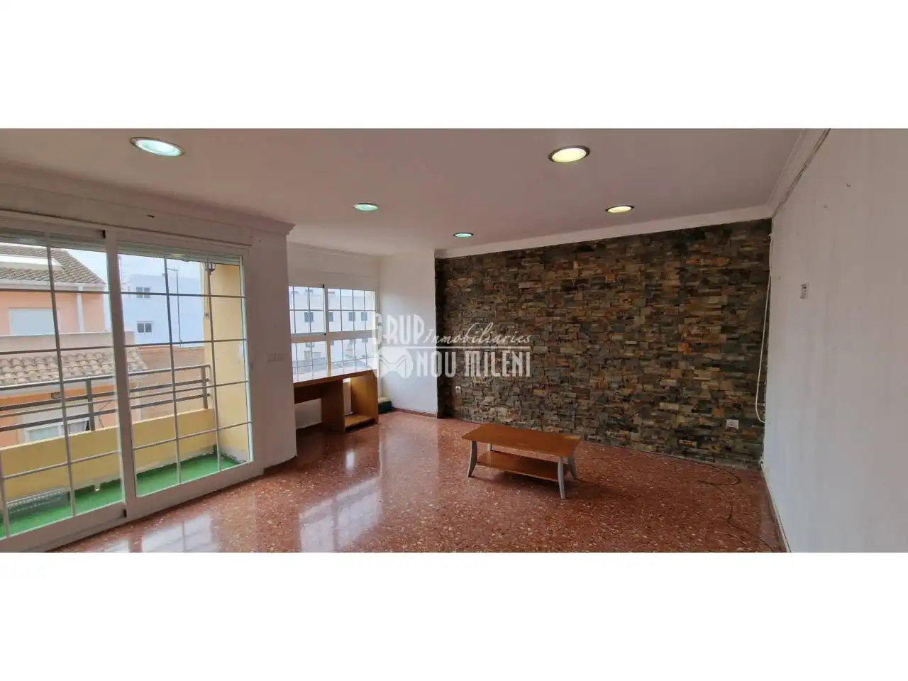 Vista exterior de Piso de alquiler en Benifaió con Balcón