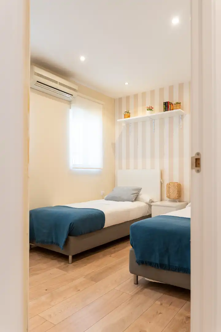 Bedroom of Flat for sale in Sevilla  with Air Conditioner, Heating and Parquet flooring