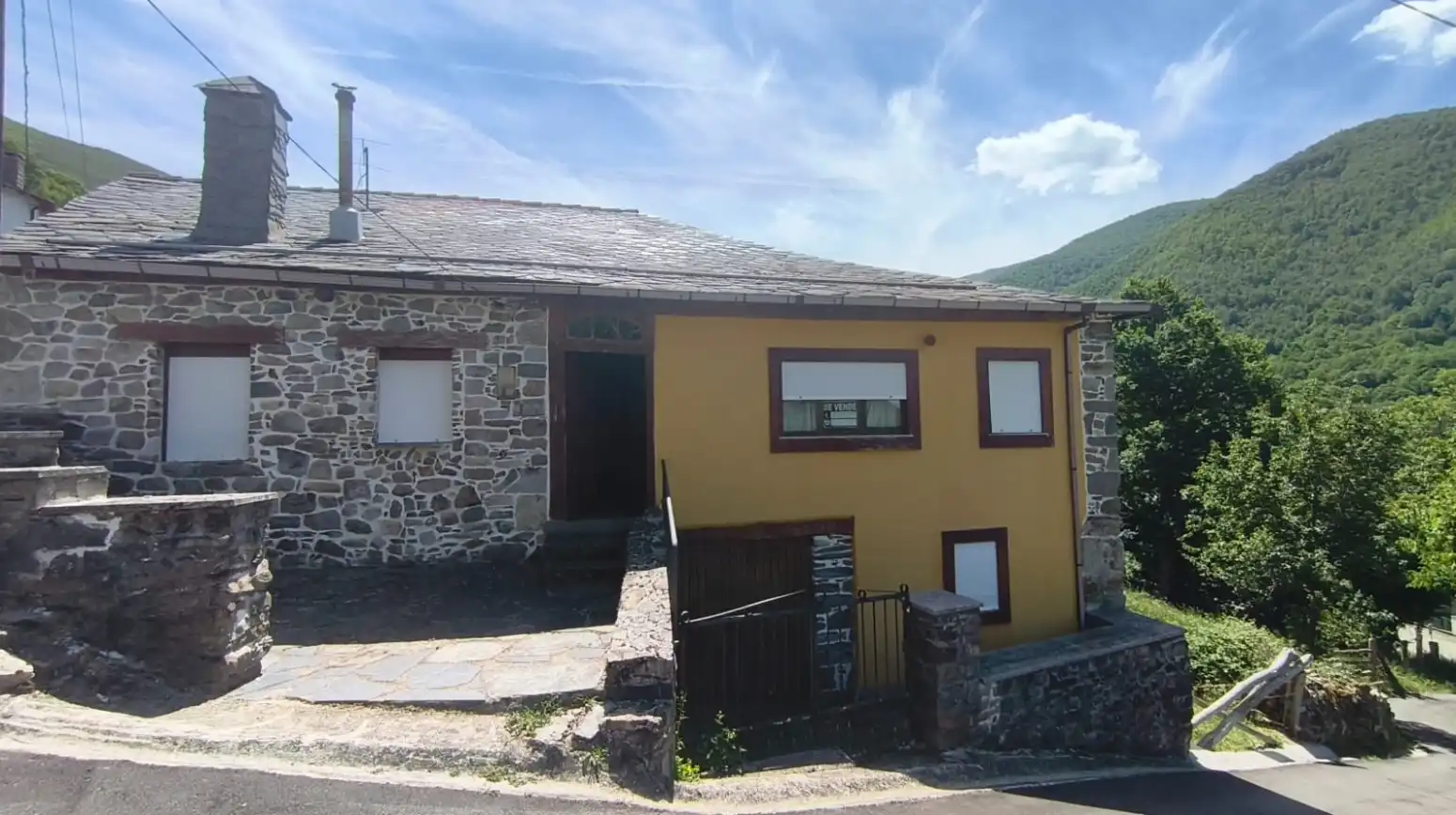 Vista exterior de Casa o xalet en venda en Degaña amb Traster