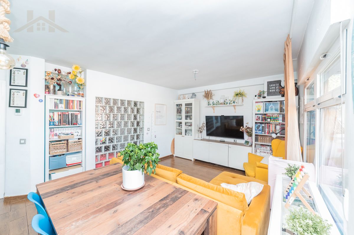 Living room of Flat for sale in Alcobendas  with Air Conditioner, Heating and Parquet flooring