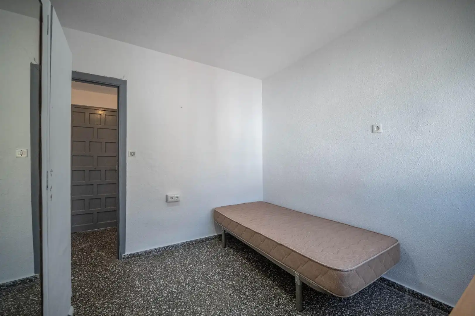 Bedroom of Flat for sale in Granada  with Air Conditioner