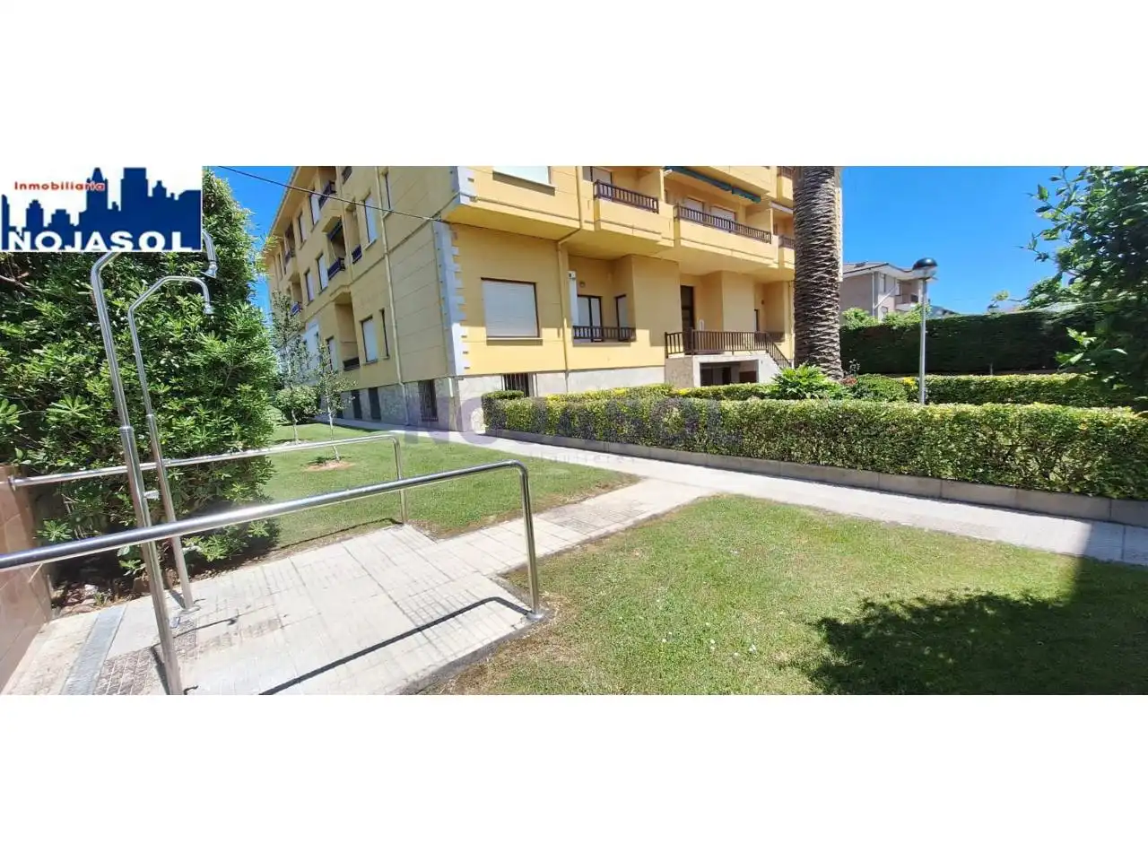 Vista exterior de Apartamento en venta en Noja con Terraza, Amueblado y Balcón