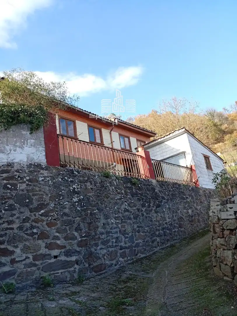 Außenansicht von Haus oder Chalet zum Verkauf in Mieres (Asturias) mit Terrasse