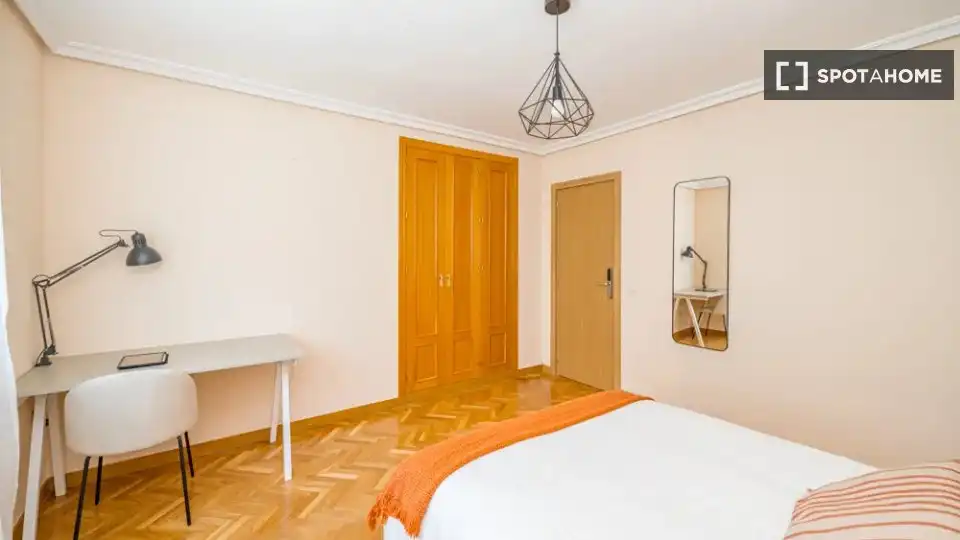 Bedroom of Flat for rent in Madrid  with Air Conditioner, Heating and Furnished