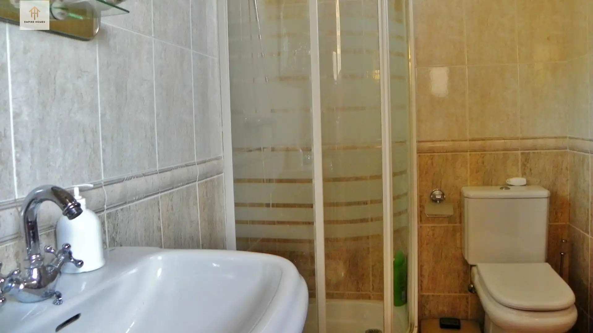 Bany de Casa o xalet en venda en Cáceres amb Aire condicionat, Calefacció i Jardí privat