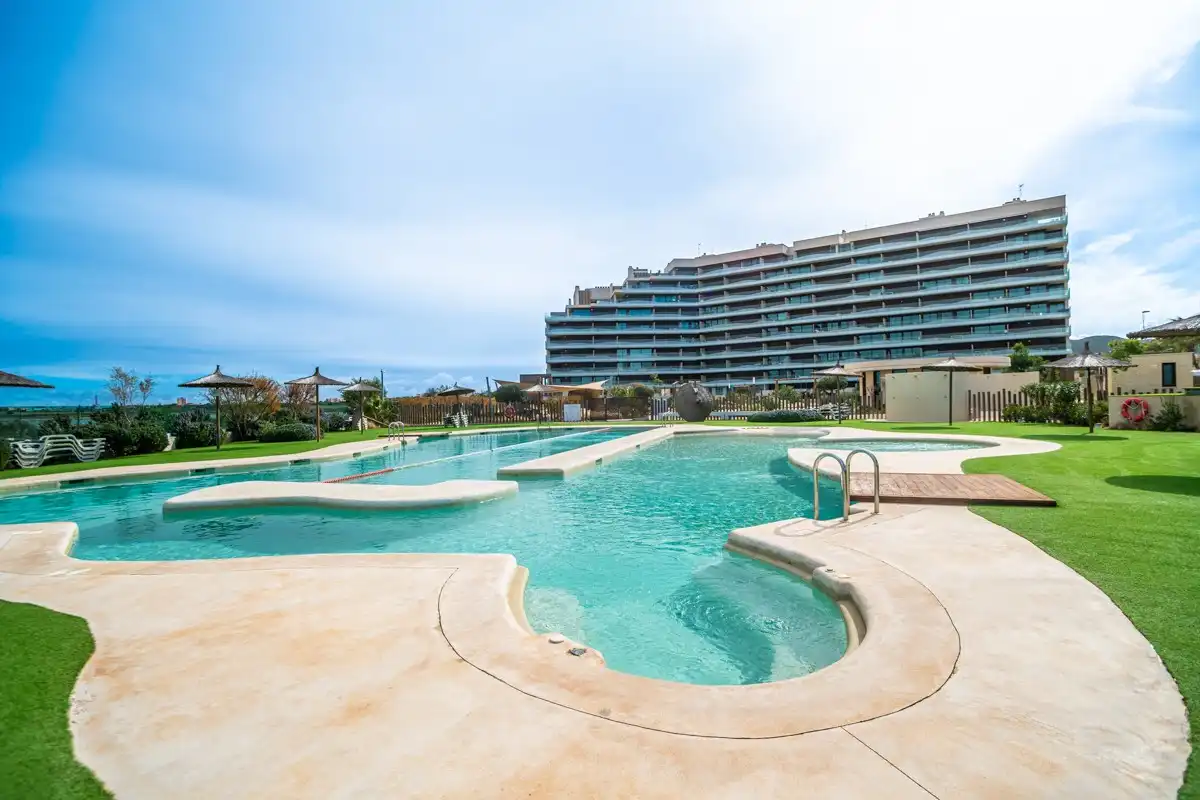 Piscina de Apartament en venda en Cartagena amb Parquet, Terrassa i Balcó