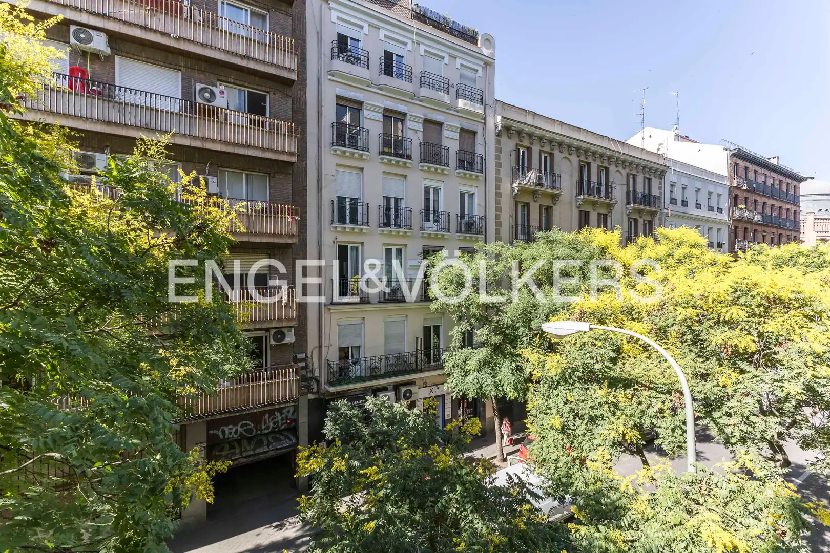 Außenansicht von Wohnung zum Verkauf in Madrid mit Klimaanlage, Heizung und Parkett