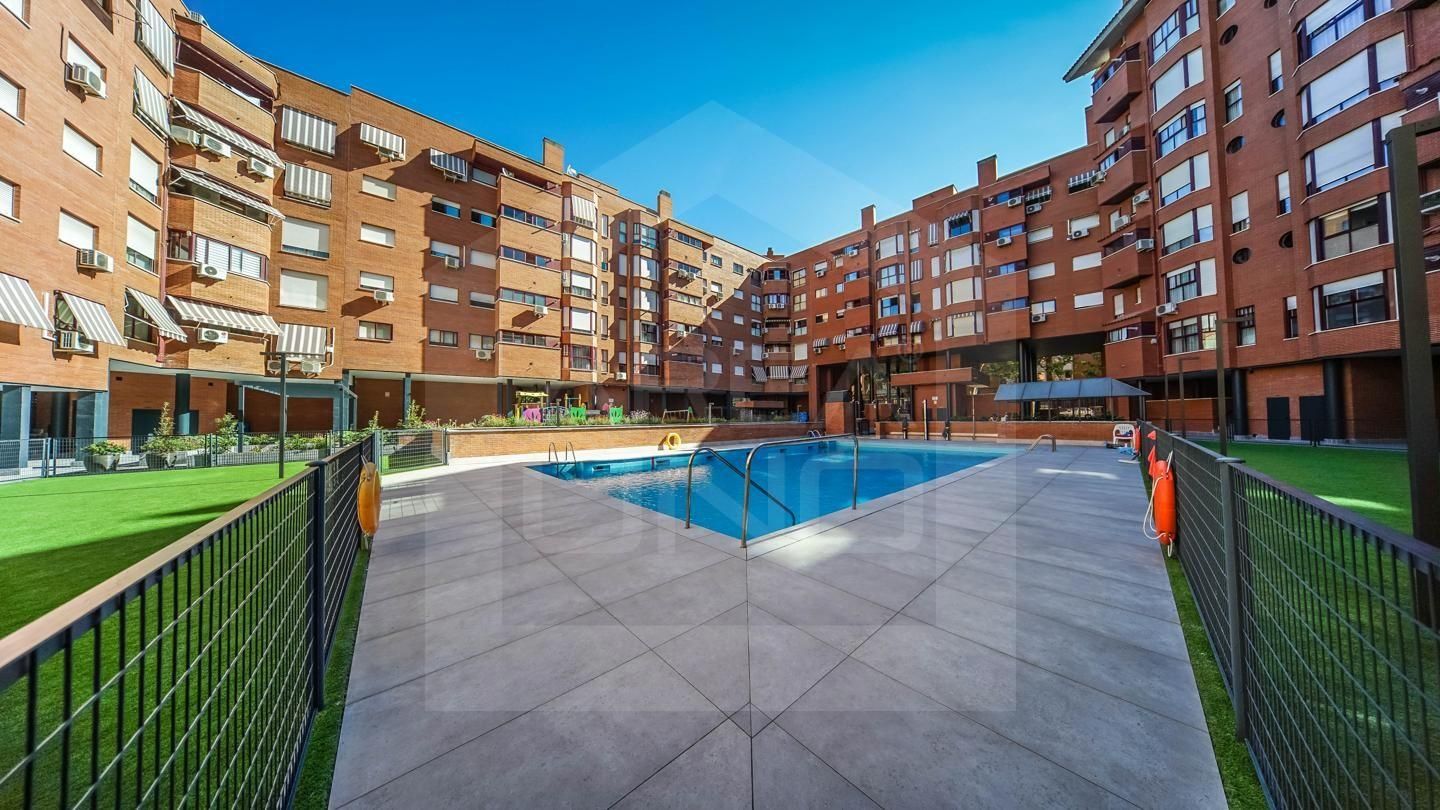 Exterior view of Flat for sale in Alcorcón  with Air Conditioner, Heating and Parquet flooring