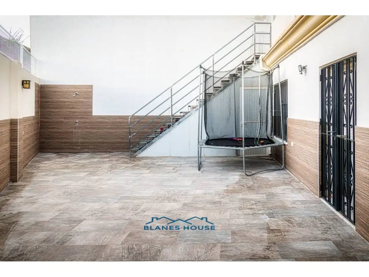Casa adosada en venda en Huércal de Almería amb Aire condicionat, Jardí privat i Moblat