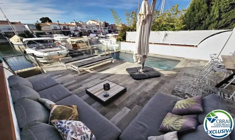 Terraza de Casa o chalet en venta en Empuriabrava con Calefacción y Jardín privado