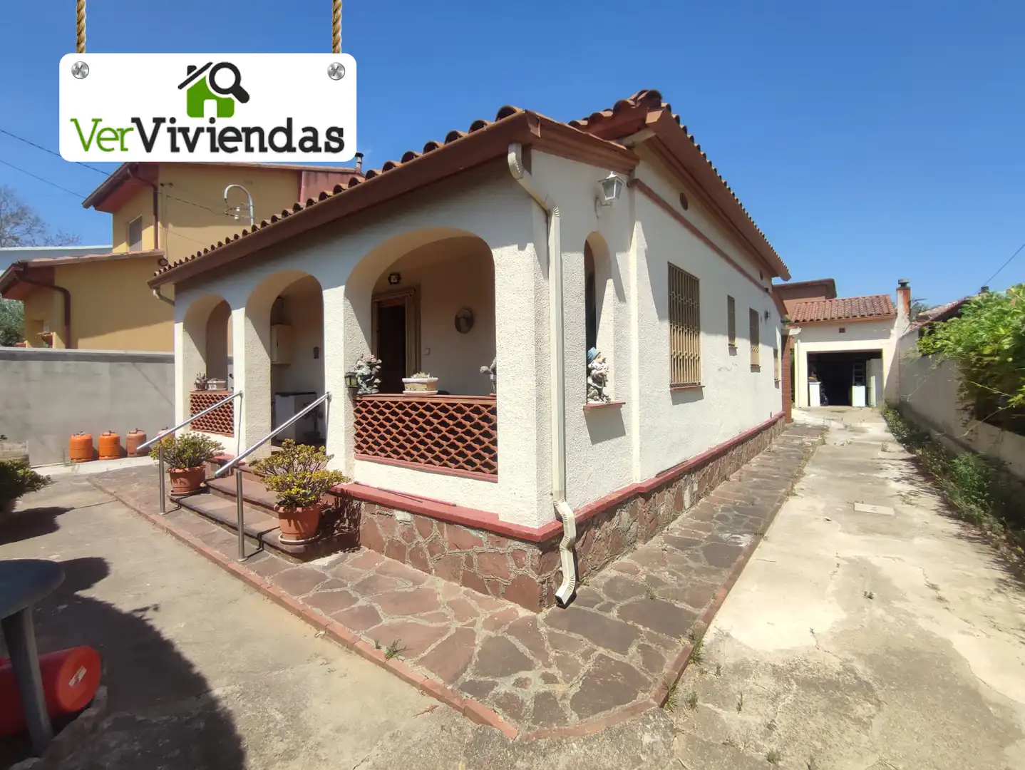 Vista exterior de Casa o xalet en venda en Sant Andreu de la Barca amb Calefacció, Jardí privat i Terrassa