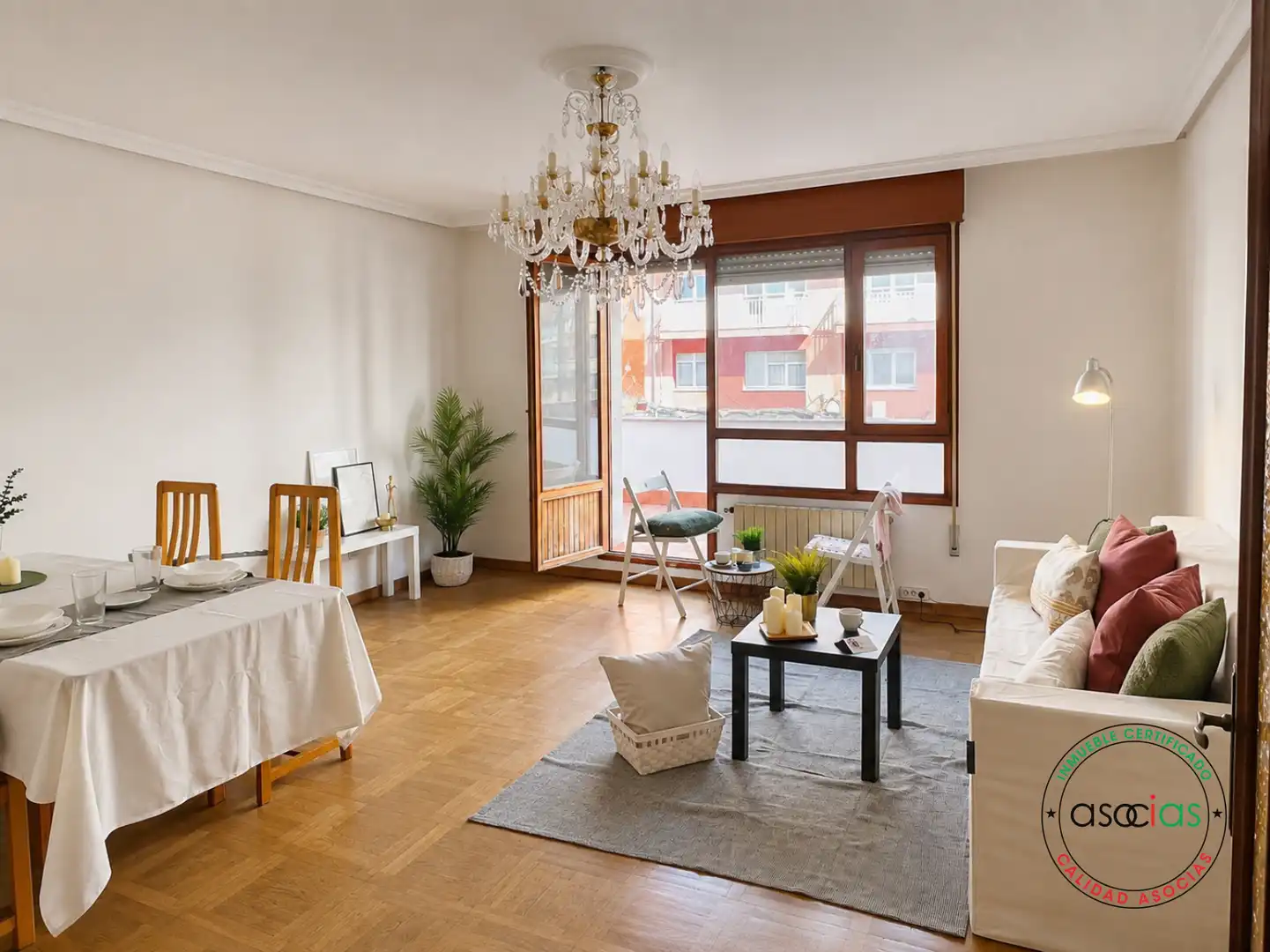Sala d'estar de Pis en venda en Gijón  amb Calefacció, Jardí privat i Parquet