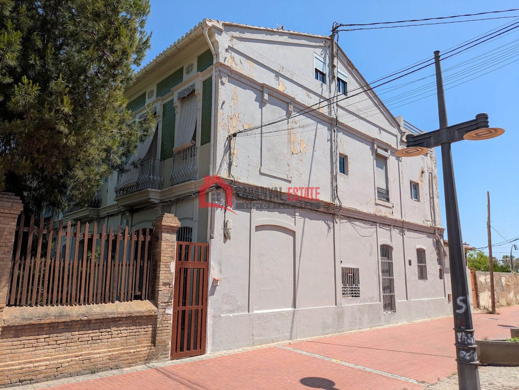 Exterior view of Apartment for sale in  Valencia Capital  with Air Conditioner, Terrace and Storage room
