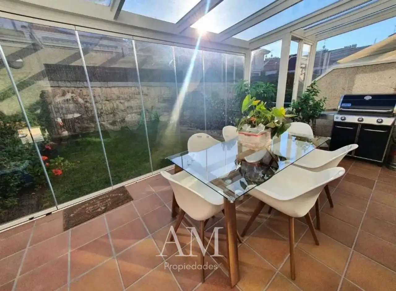 Terrassa de Casa o xalet en venda en Vigo  amb Calefacció, Jardí privat i Terrassa
