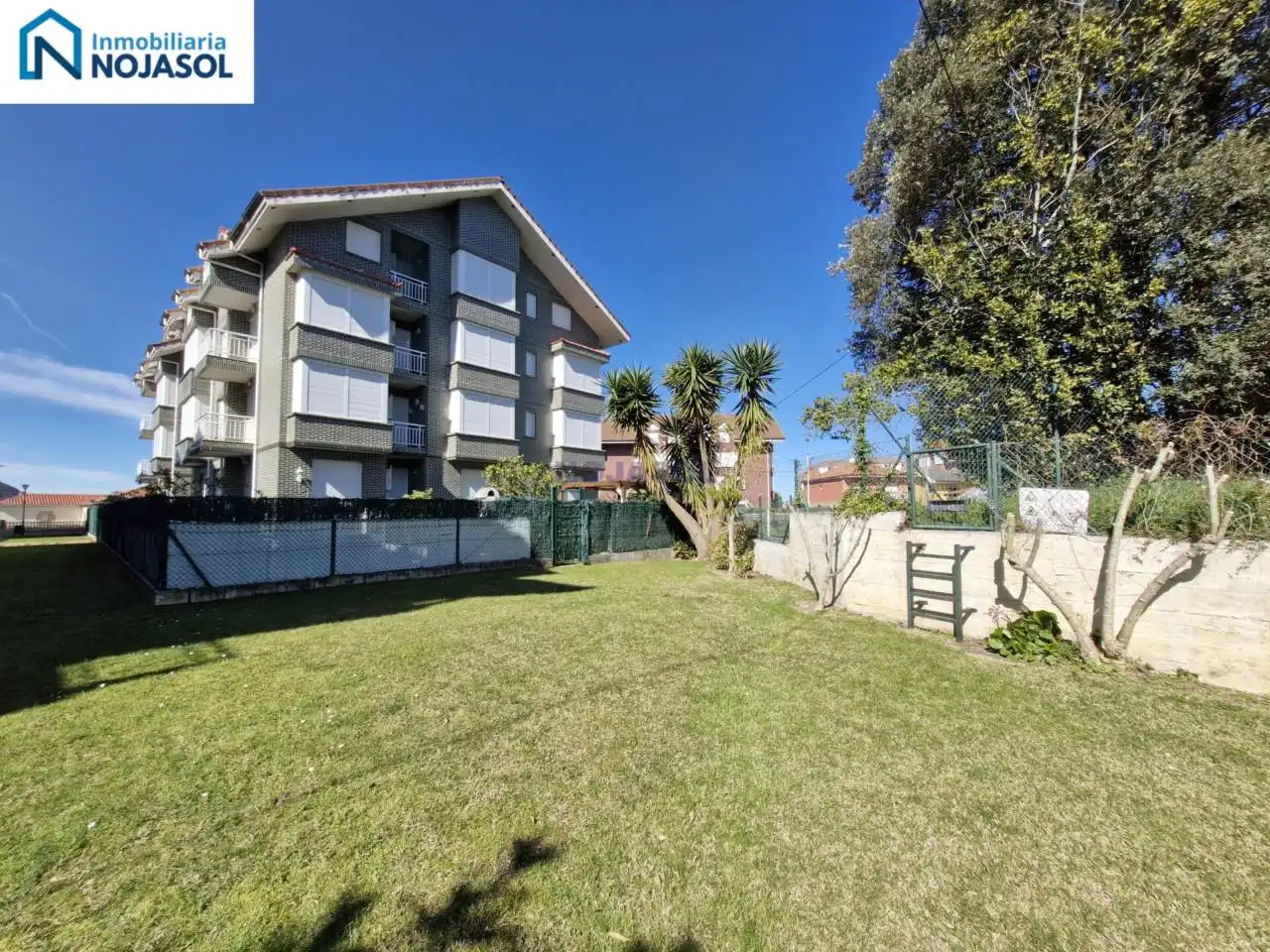 Jardín de Apartamento de alquiler en Noja con Calefacción, Terraza y Amueblado