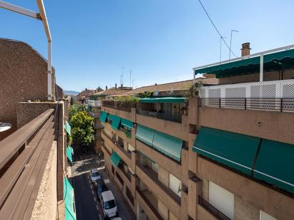 Vista exterior de Àtic en venda en  Granada Capital amb Terrassa