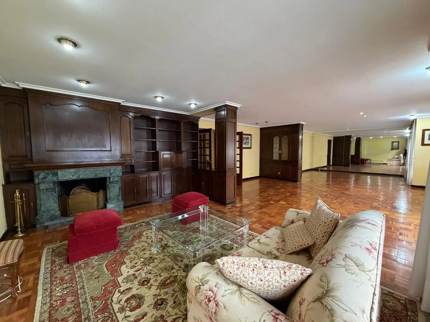 Sala de estar de Piso en venta en Avilés con Calefacción, Parquet y Terraza