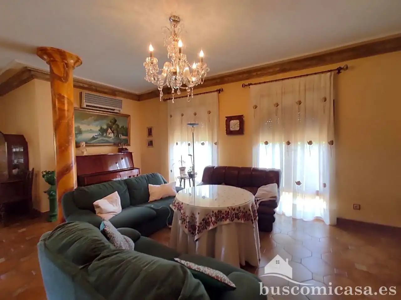 Sala d'estar de Casa o xalet en venda en Linares amb Aire condicionat, Calefacció i Jardí privat