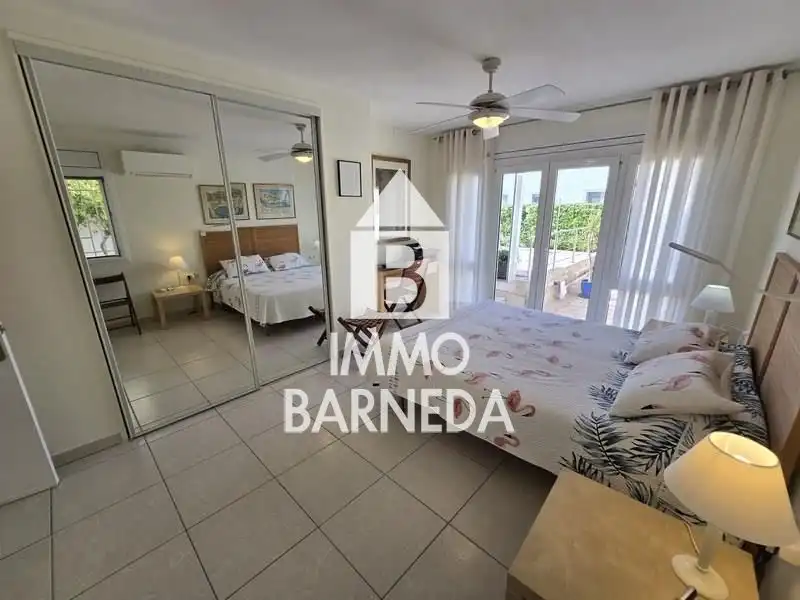 Vista exterior de Casa o xalet en venda en Empuriabrava amb Aire condicionat, Calefacció i Jardí privat