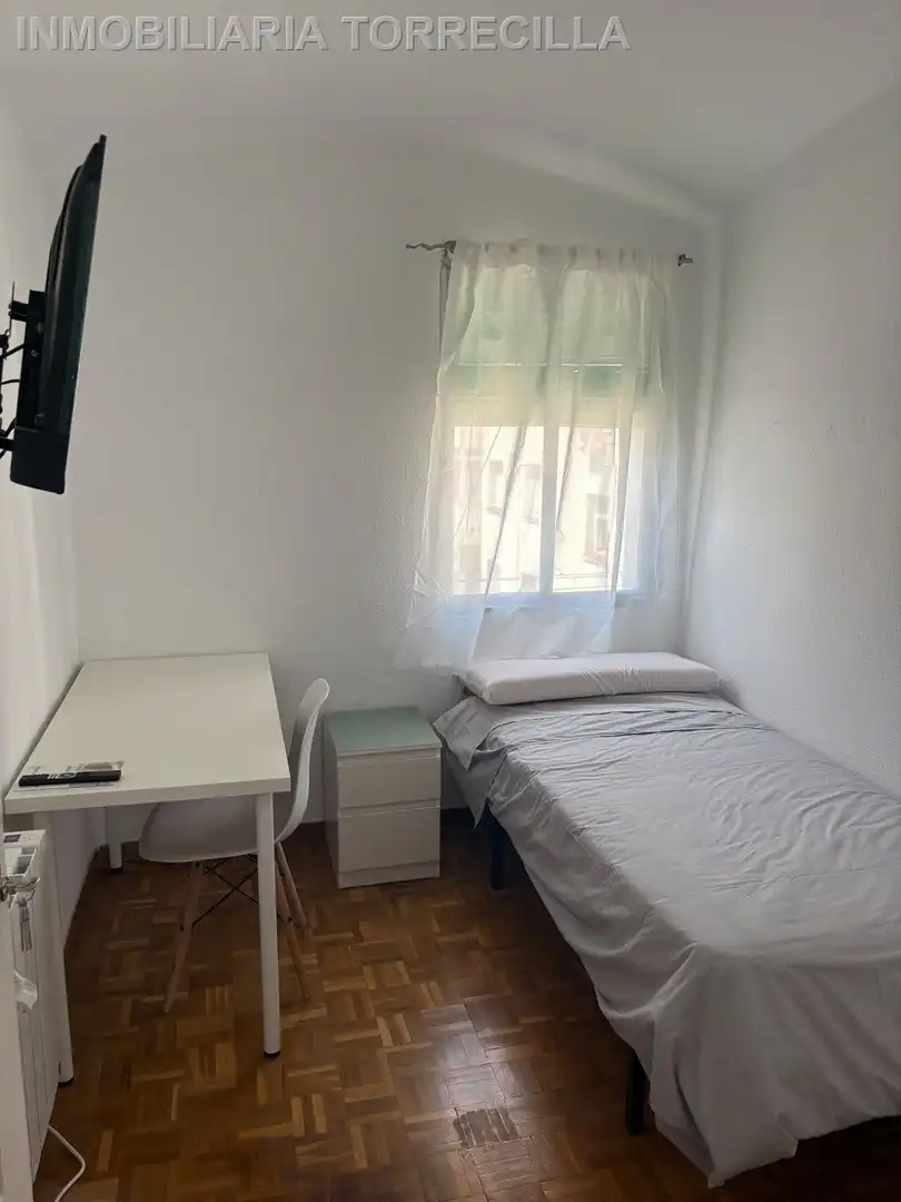 Bedroom of Flat for rent in Valladolid  with Heating, Parquet flooring and Furnished