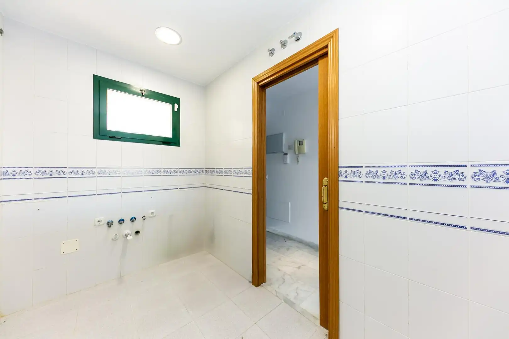 Baño de Planta baja en venta en Fuengirola con Aire acondicionado, Calefacción y Jardín privado