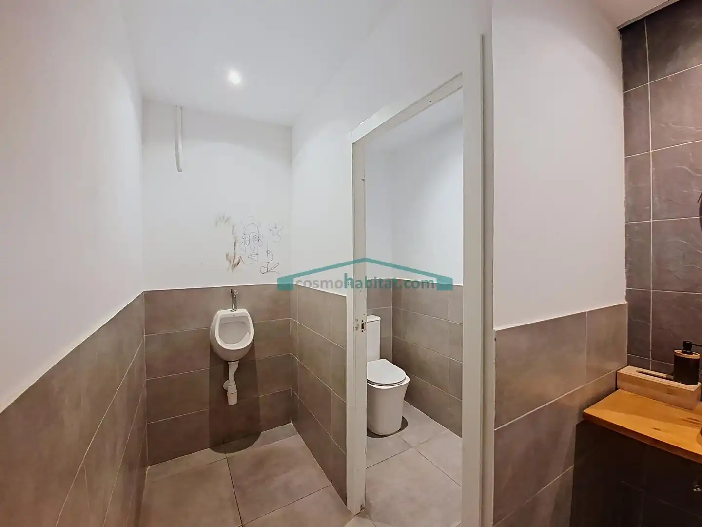 Badezimmer von Geschaftsraum zur Miete in Extramurs