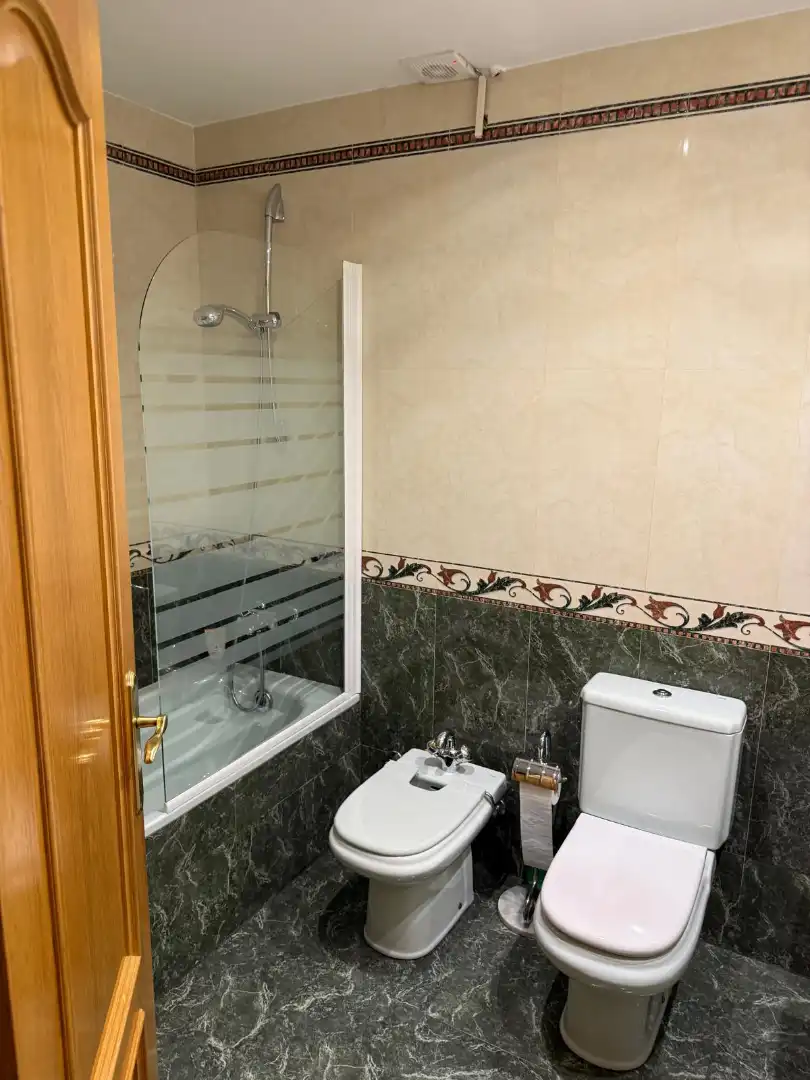 Bany de Casa adosada en venda en Arganda del Rey amb Aire condicionat, Calefacció i Jardí privat