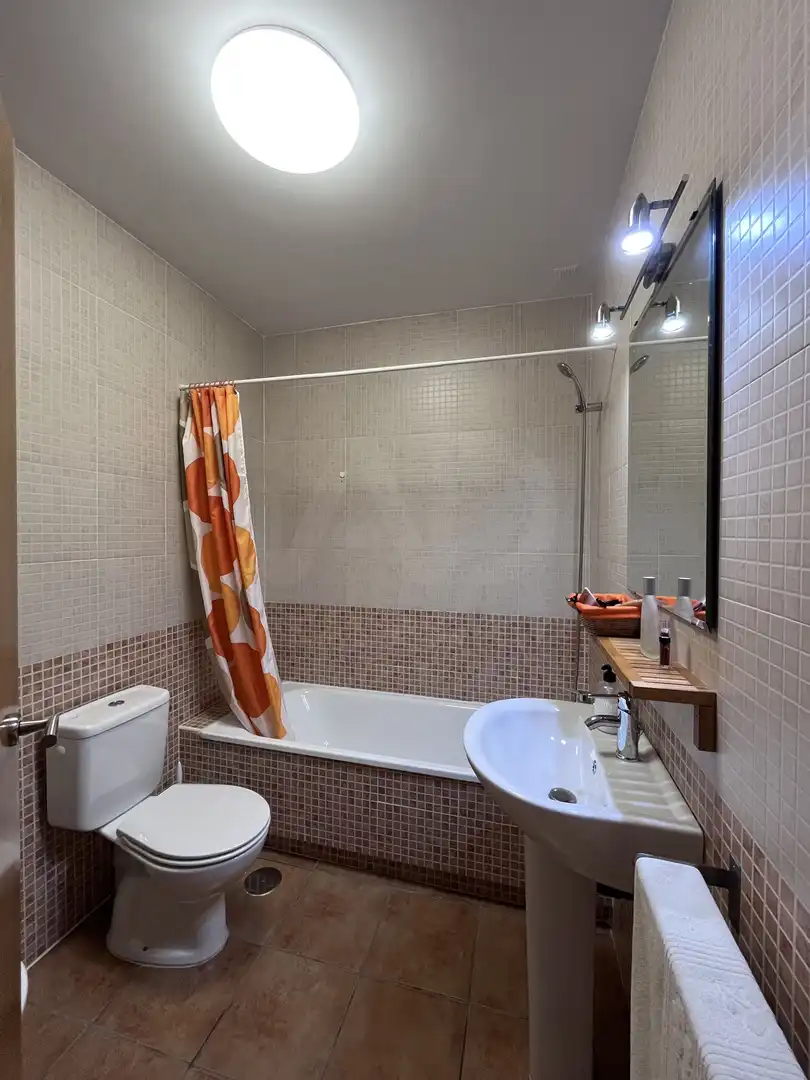 Baño de Casa adosada en venta en Ayamonte con Calefacción, Terraza y Piscina