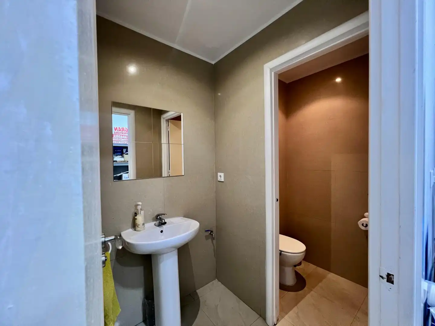 Baño de Local de alquiler en Sabadell