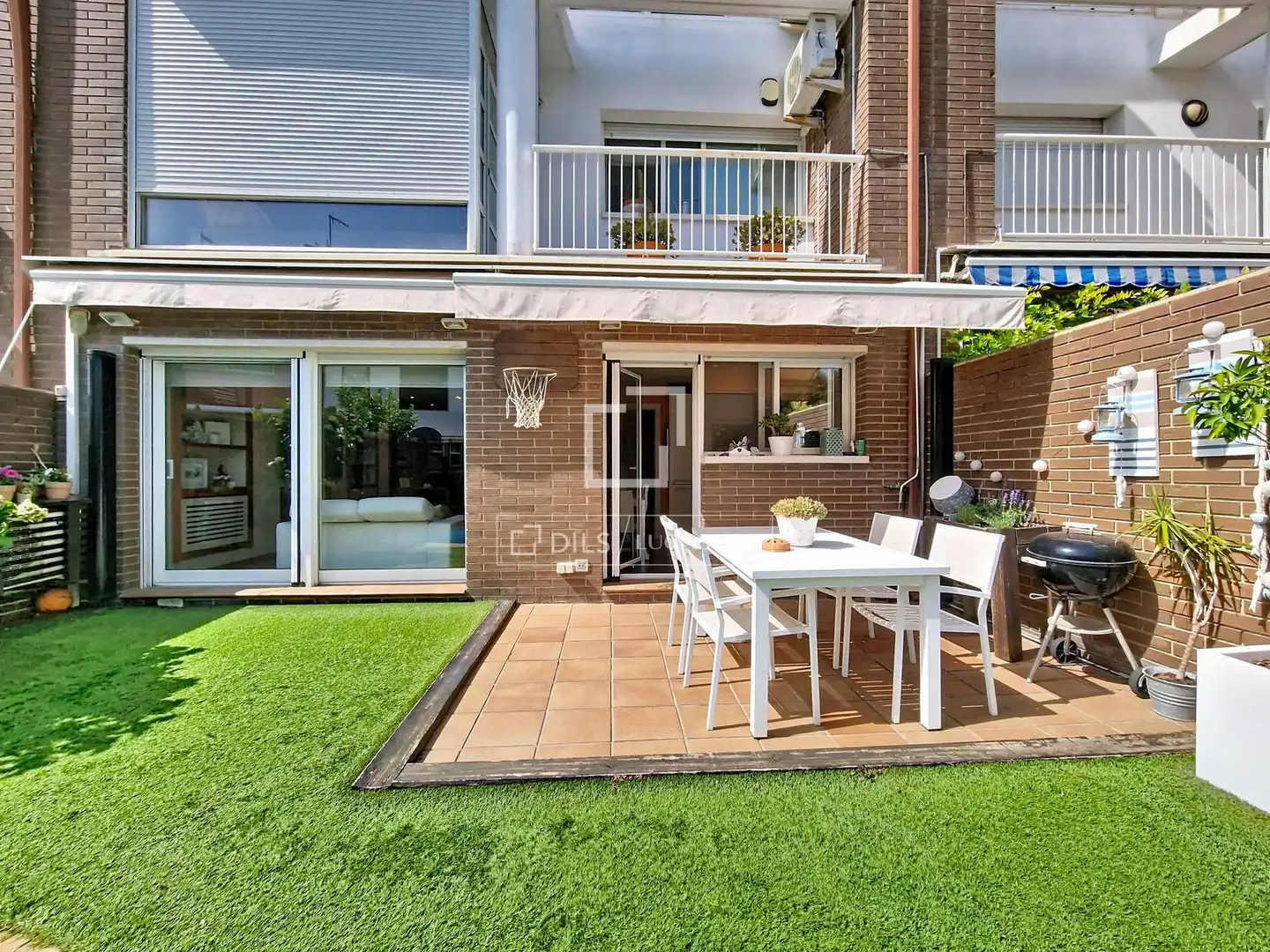 Jardí de Casa o xalet en venda en Vilanova i la Geltrú amb Aire condicionat, Calefacció i Jardí privat