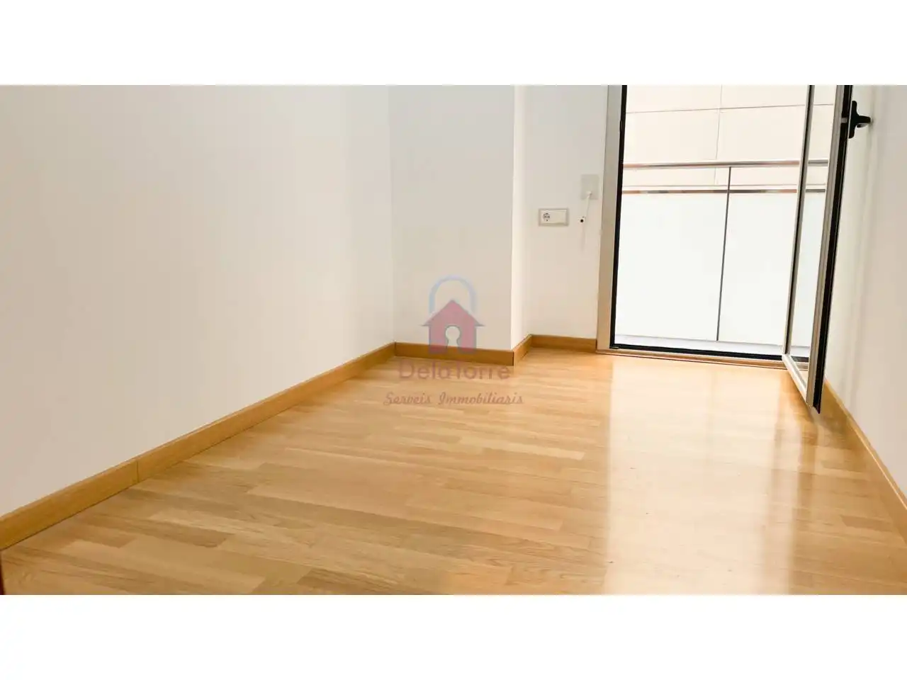 Living room of Flat for sale in Terrassa  with Air Conditioner, Heating and Parquet flooring