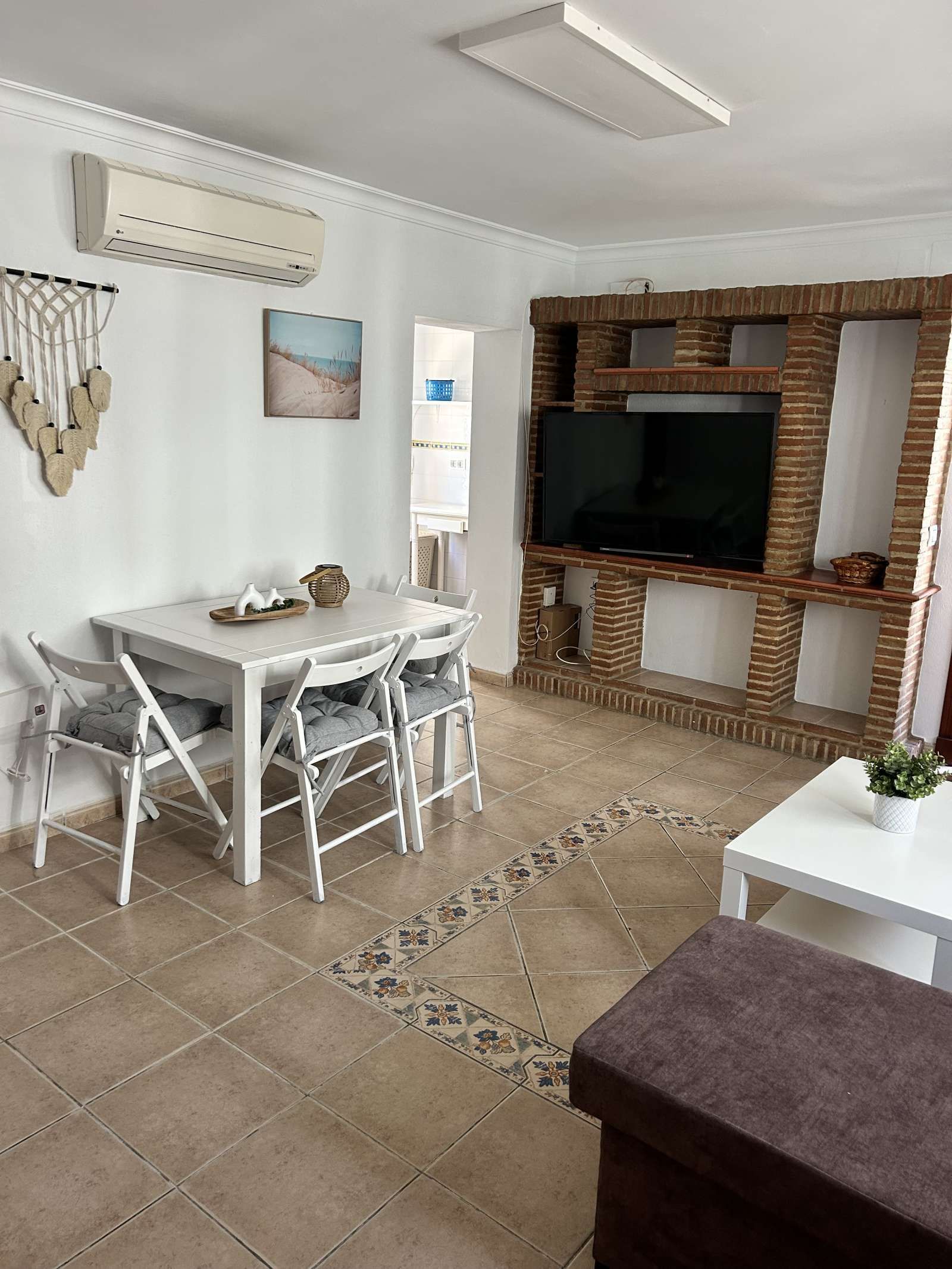Comedor de Apartamento para compartir en Barbate con Aire acondicionado, Terraza y Amueblado
