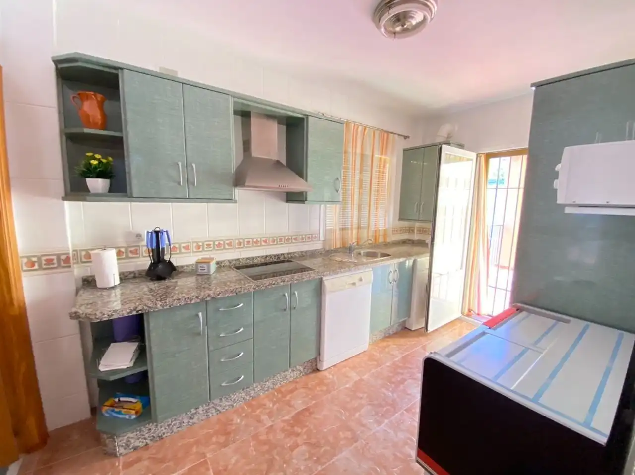 Cocina de Casa o chalet en venta en Torrox con Aire acondicionado, Calefacción y Jardín privado