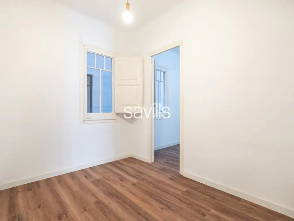 Dormitori de Apartament en venda en Barcelona amb Aire condicionat i Balcó
