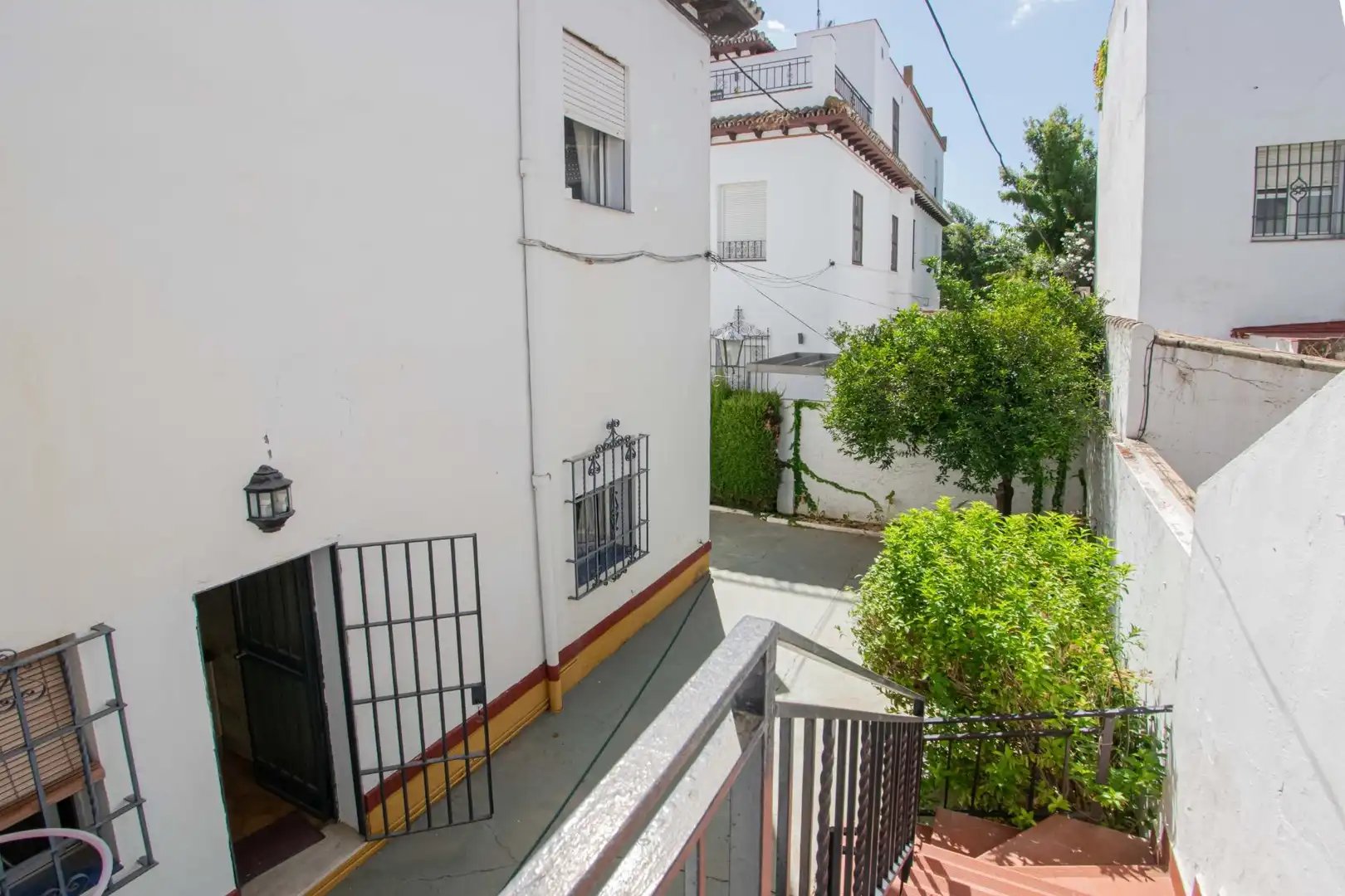 Vista exterior de Casa o xalet en venda en Sevilla amb Jardí privat i Terrassa