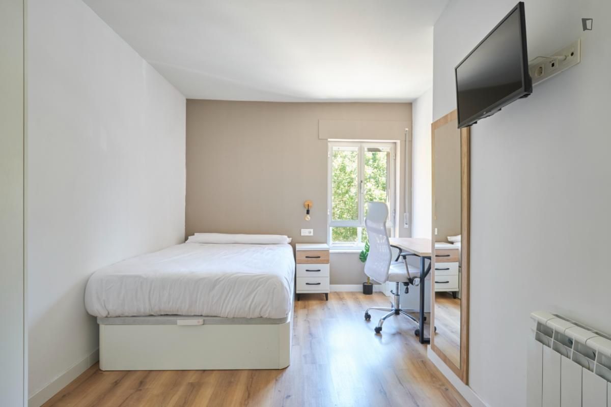 Dormitori de Apartament per a compartir en Salamanca Capital amb Calefacció, Moblat i Forn