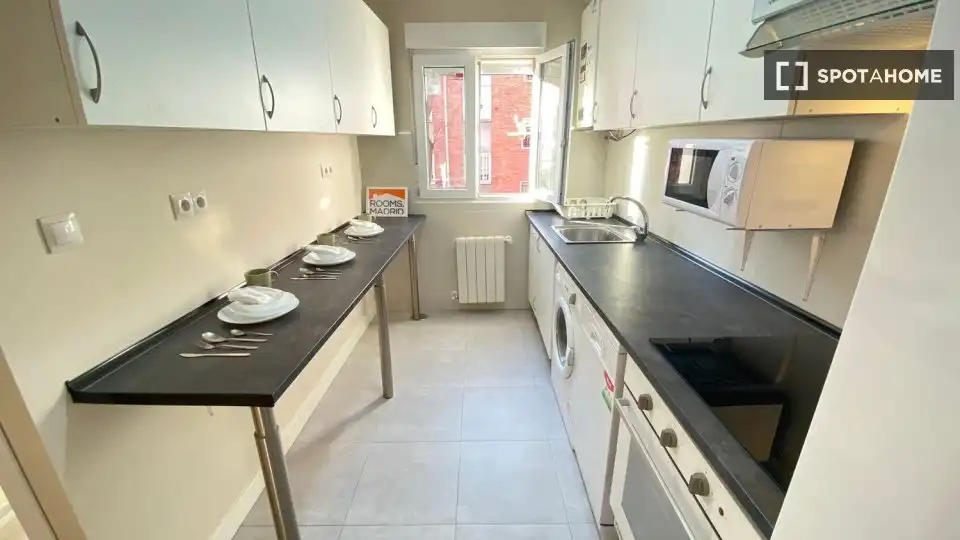 Cocina de Piso de alquiler en Madrid con Aire acondicionado, Calefacción y Amueblado
