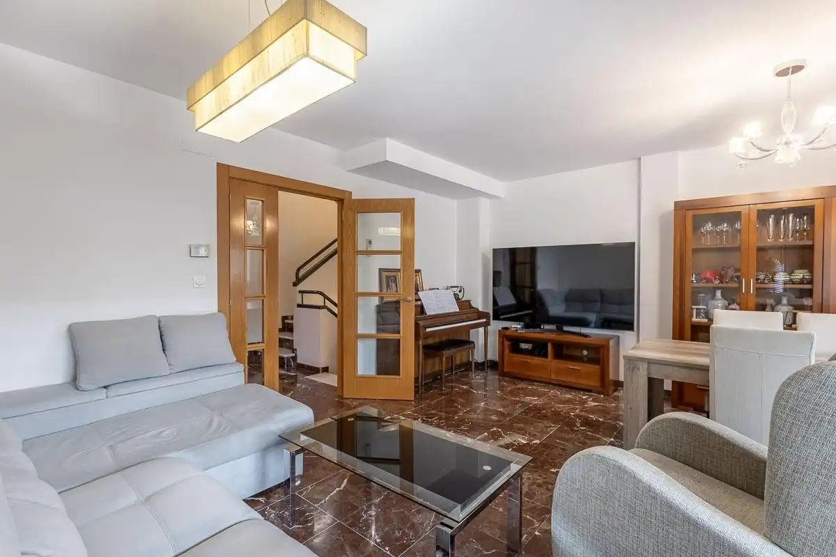 Detached homes for sale in Poniente