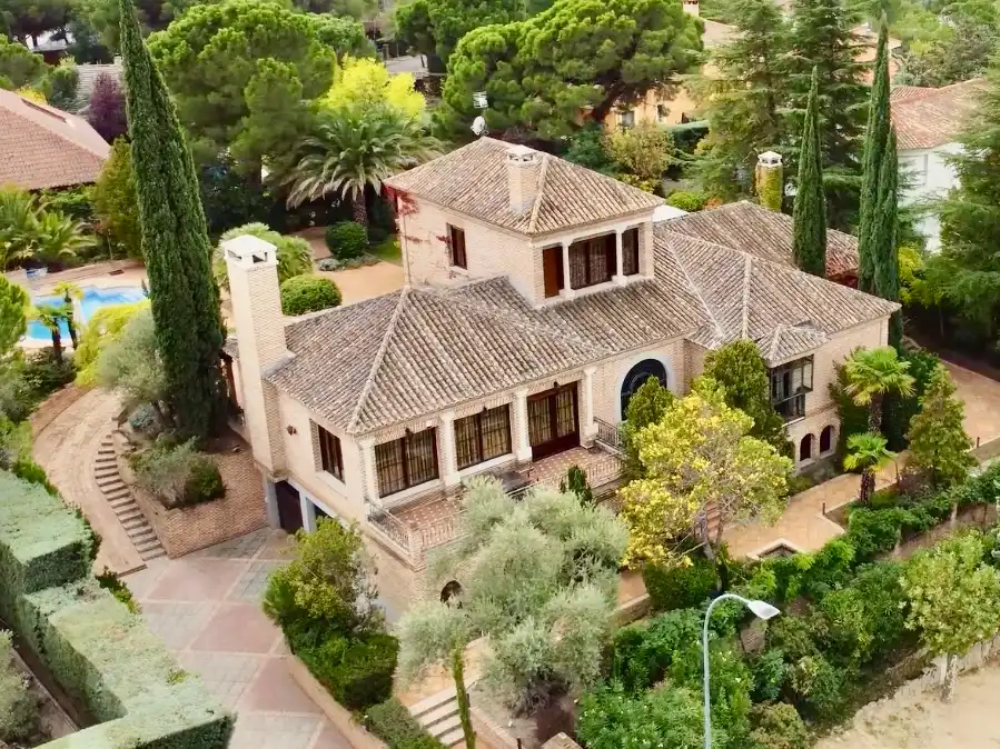 Vista exterior de Casa o chalet en venta en Las Rozas de Madrid con Aire acondicionado, Calefacción y Jardín privado