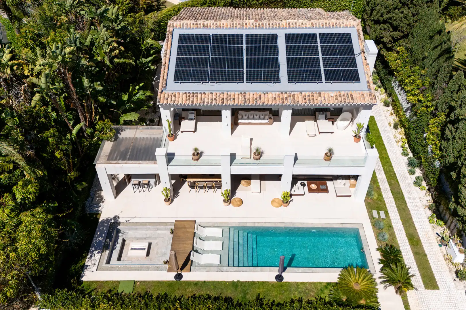 Vista exterior de Casa o xalet de lloguer en Marbella amb Calefacció, Jardí privat i Terrassa
