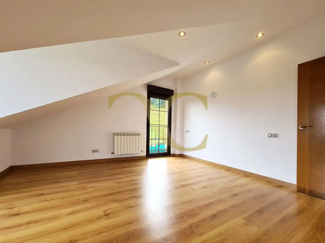 Habitación de Casa o chalet en venta en Gijón  con Calefacción, Jardín privado y Balcón