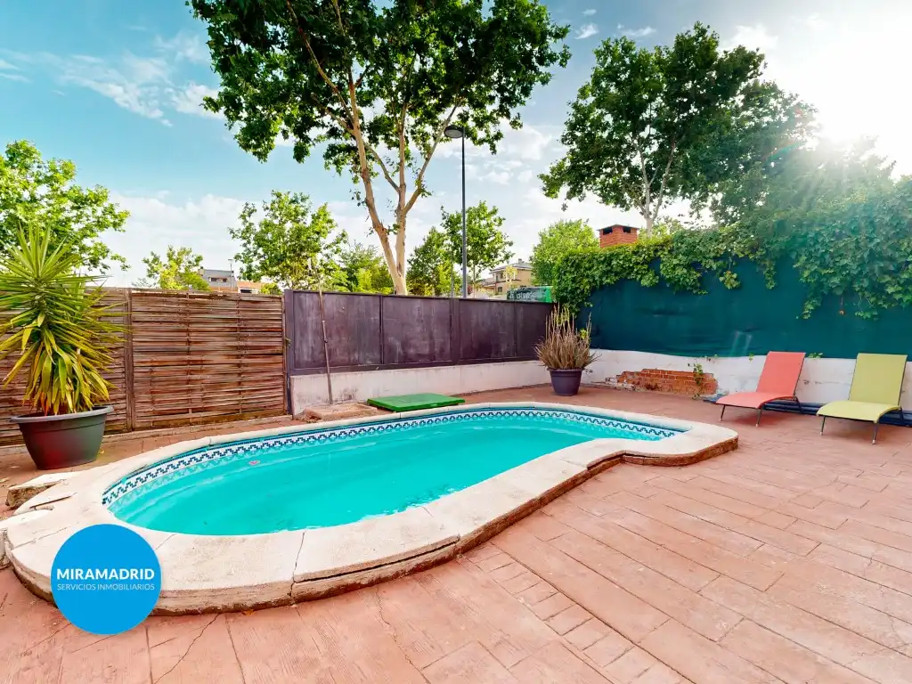 Swimming pool of Detached homes for sale in Paracuellos de Jarama  with Air Conditioner and Swimming Pool