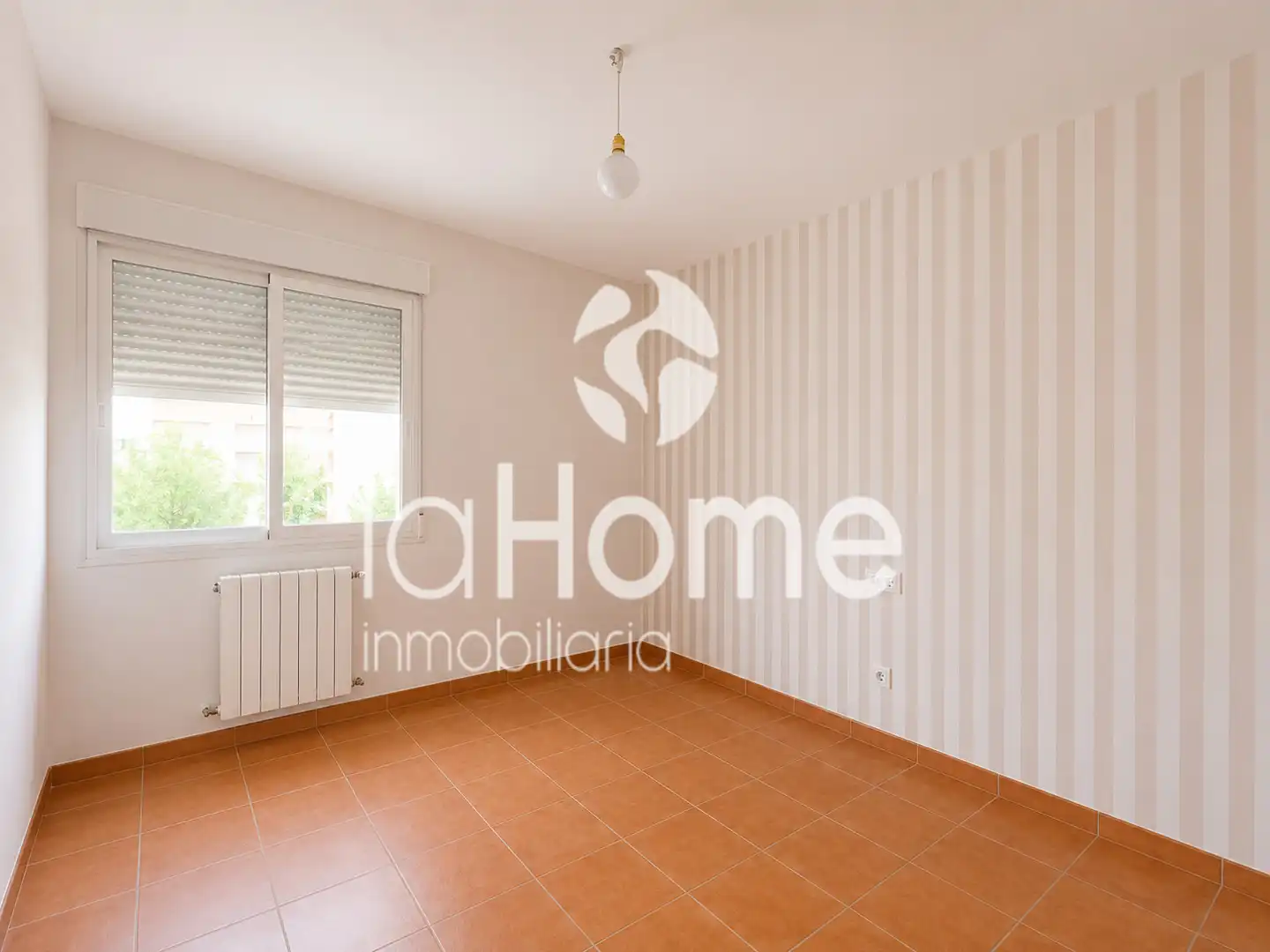 Garden of Detached homes for rent in La Pobla de Vallbona  with Air Conditioner, Heating and Private garden