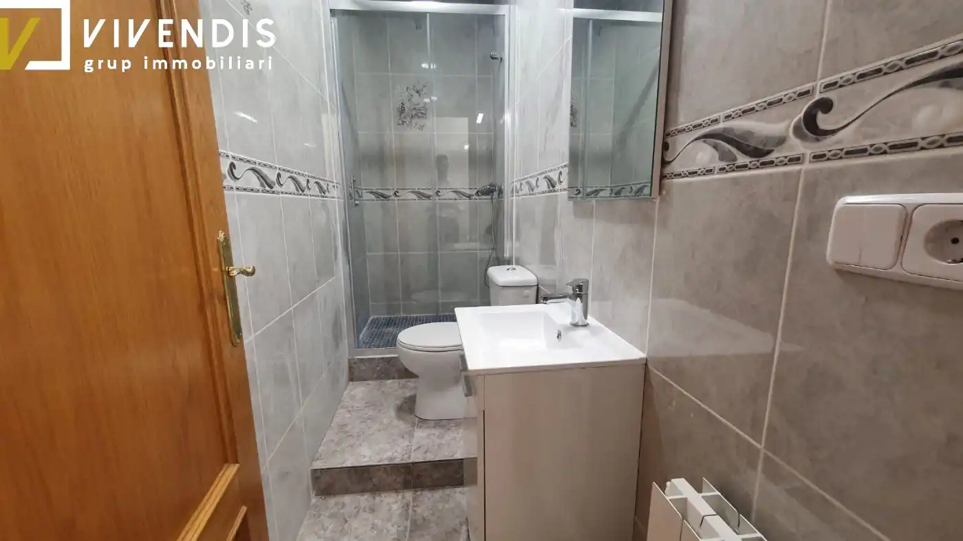Badezimmer von Wohnung zum Verkauf in Lleida mit Heizung, Terrasse und Balkon
