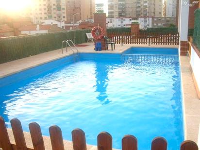 Piscina de Apartament de lloguer en  Zaragoza Capital amb Calefacció, Parquet i Moblat