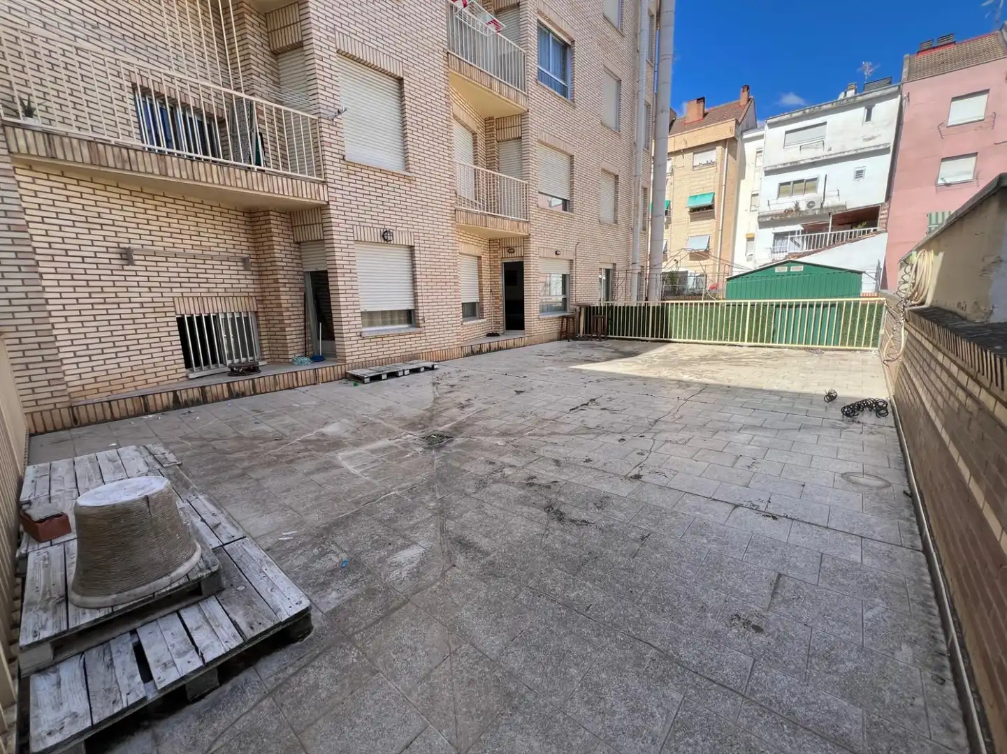 Parkplatz von Wohnung zum Verkauf in  Logroño mit Heizung, Parkett und Terrasse