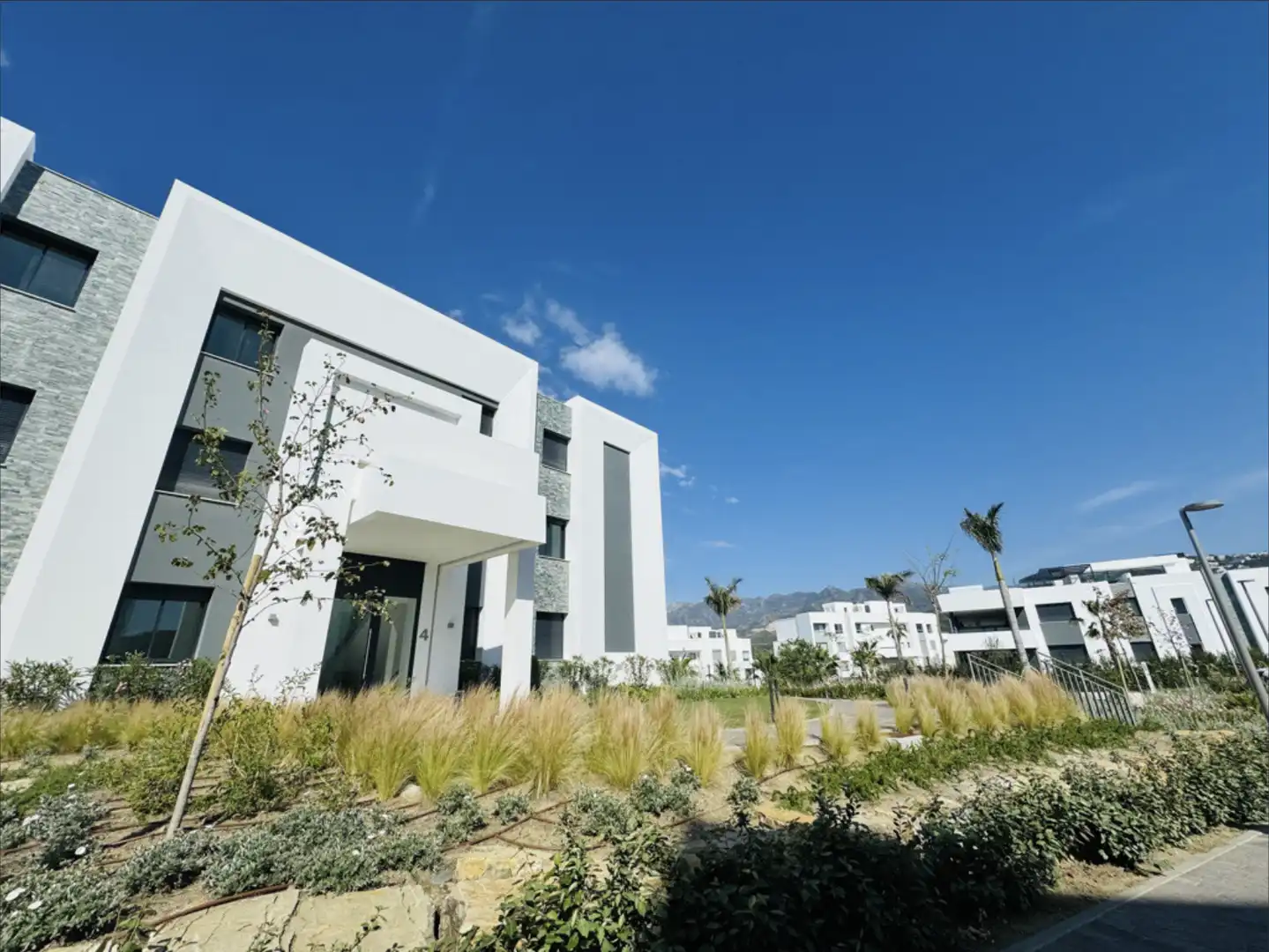 Apartament amb piscina en venda a Nueva Andalucía, imagen 2